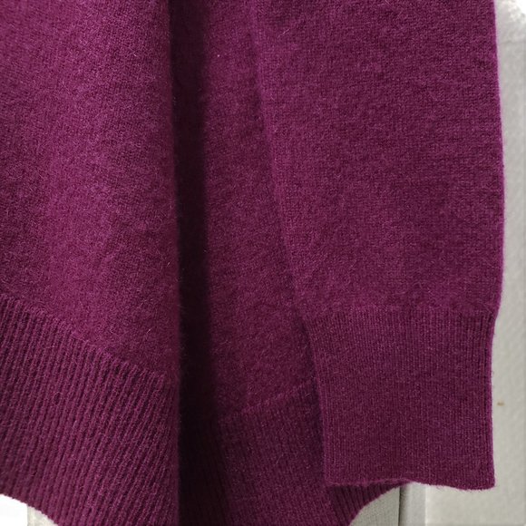 Scoop NYC Soft Cashmere Designer Magenta V Neck Sweater, Generous size S - Picture 8 of 9